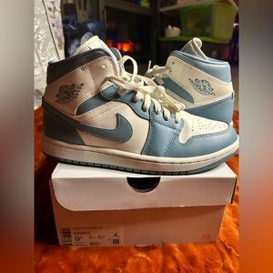 Women air Jordan mids